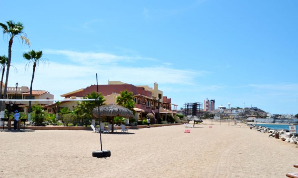 Villas and beach access beside Marina Pinacate