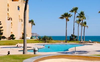 Oceanfront swimming pool at Princesa de Peñasco