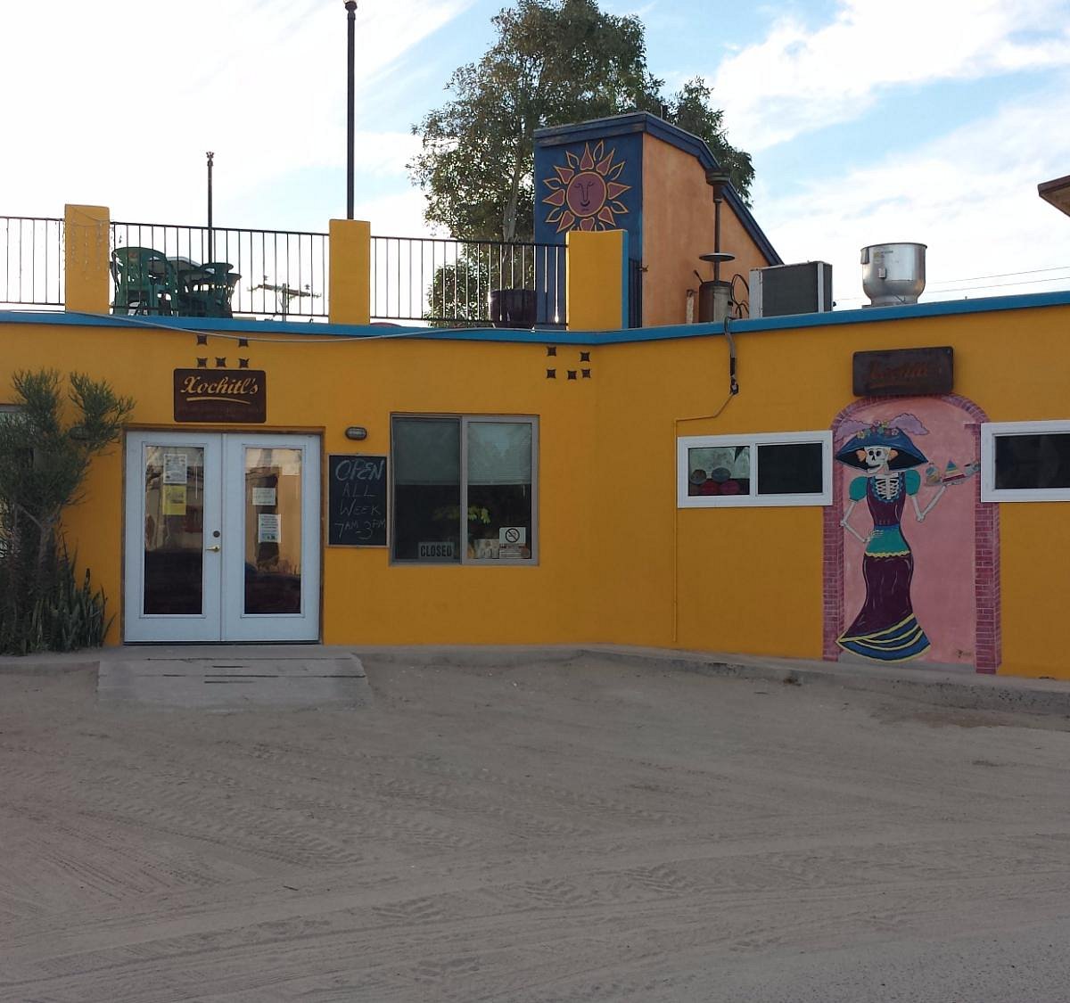 Yellow exterior of Xochitl's Café in Cholla Bay